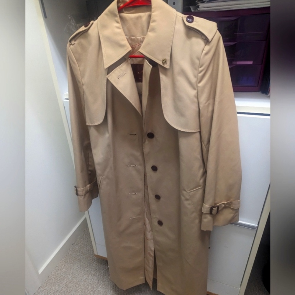 Etiene Aigner womens trench size 12 tan color